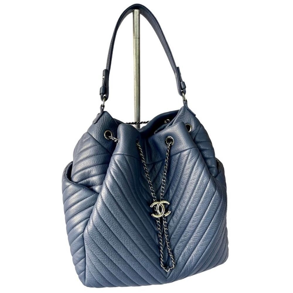 Chanel Medium Drawstring Chevron Handbag Bucket - Picture 14 of 16